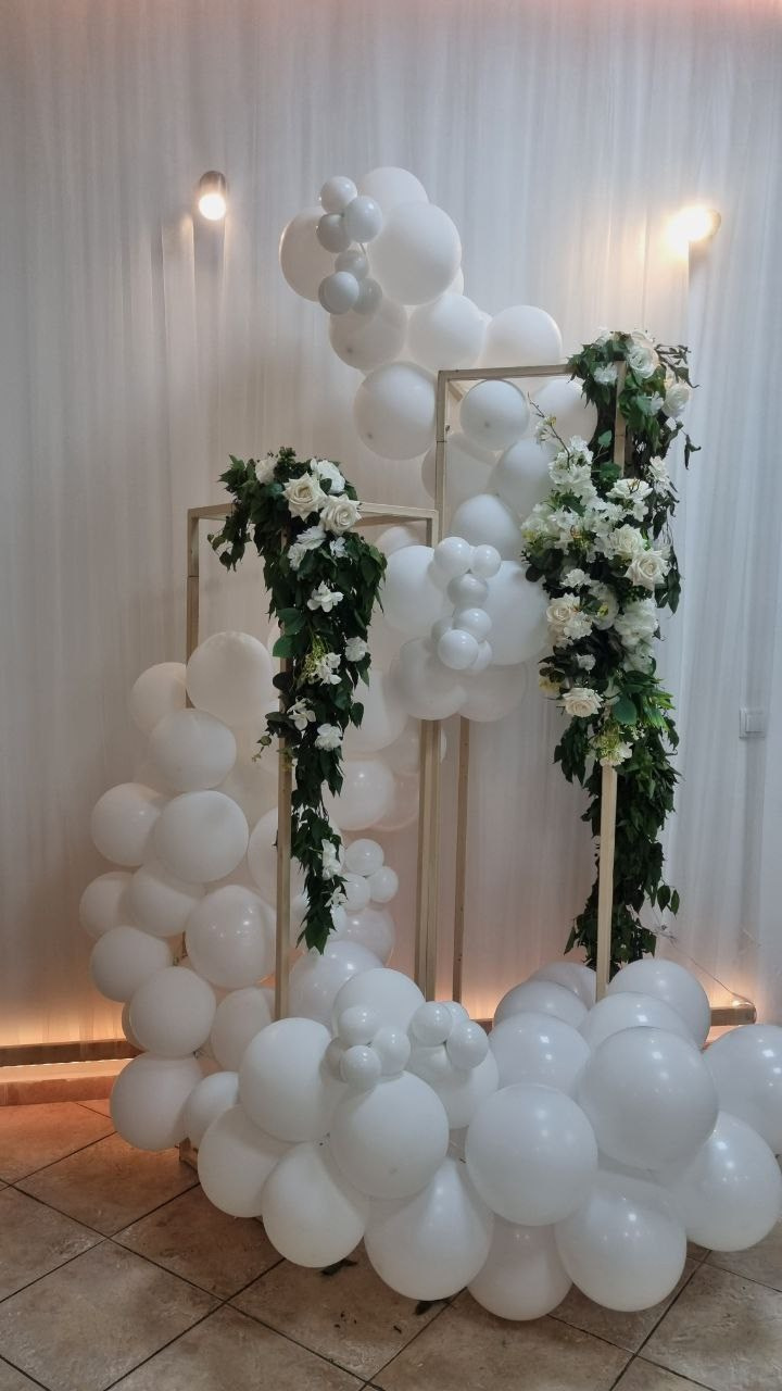 Vjenčanje Devojačko veče Prosidba Dekoracije za vjenčanje Dekoracije za devojačko veče Dekoracije za prosidbu Dekoracija za vjenčanje Dekora. Шары с гелием, фотозоны Нови Сад Белград. Balone i dekoracije od balona Novi Sad Beograd