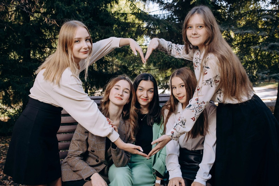 По трое-пятеро