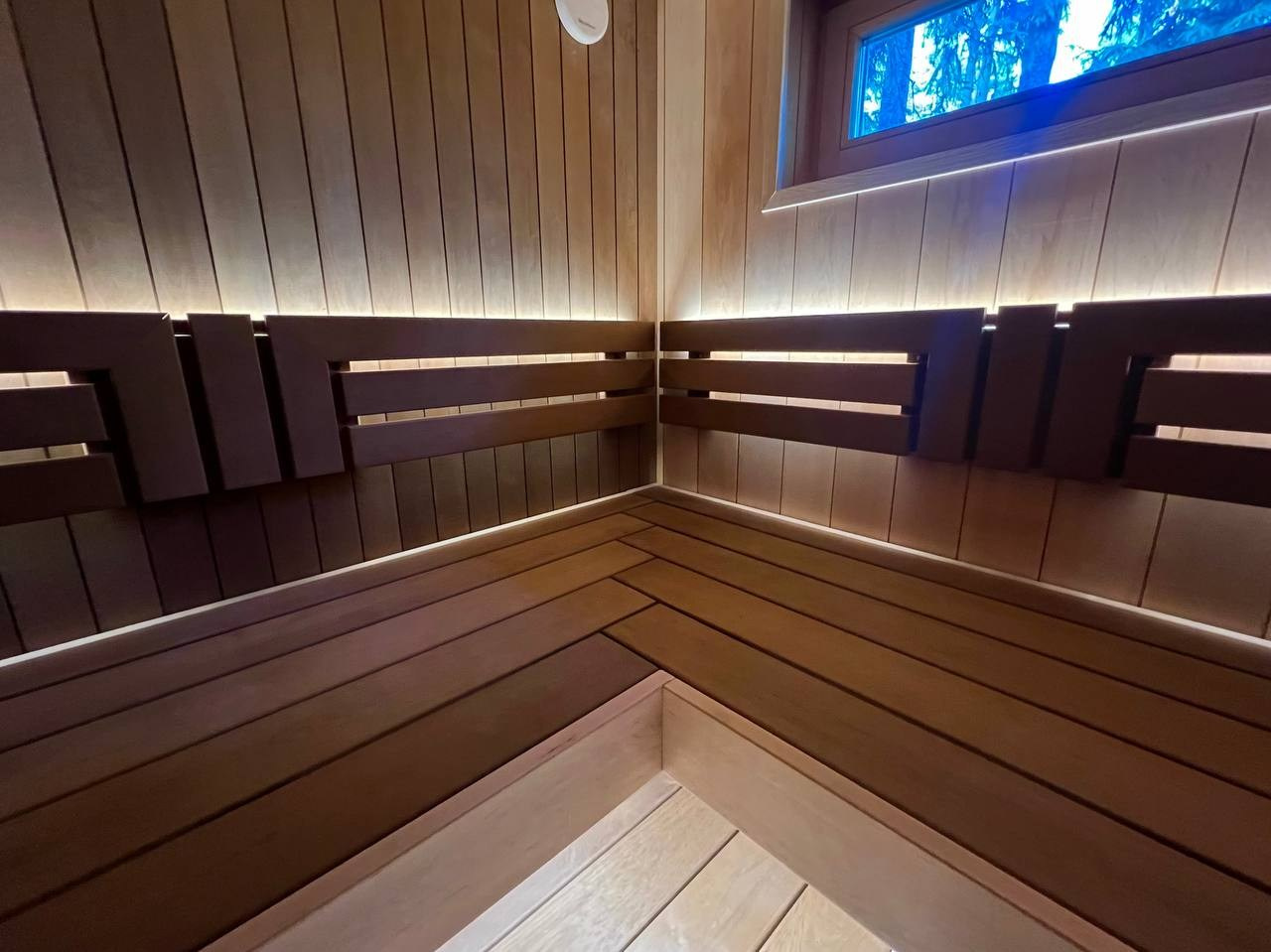 Сауна во Всеволожске выполнена в уже полюбившимся стиле нашей команды. В отделке используется ольха, можжевельник и натуральный камень. SaunaTopMasters