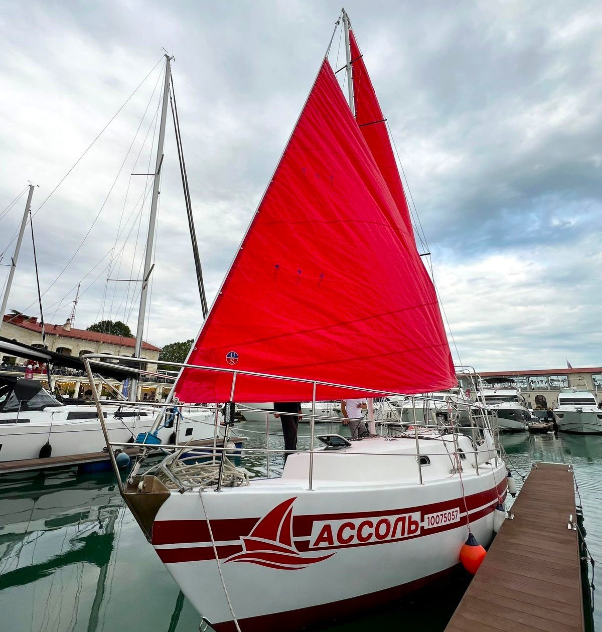 Парусная яхта Ассоль Аренда Яхты в Сочи Яхтанаморе YACHTNAMORE YACHTANAMORE