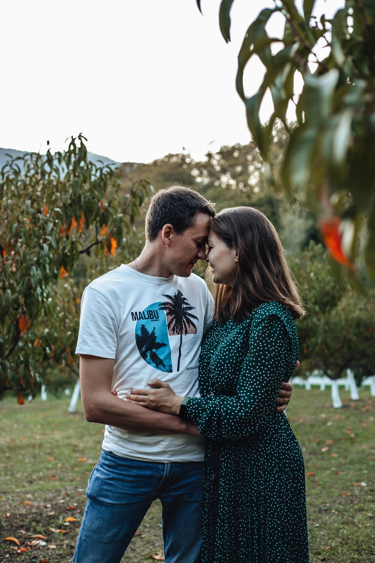 Иван, Ольга и Мира — в персиковом саду. Семейный фотограф Новороссийск, Анапа, Геленджик — Юлия Давыдова