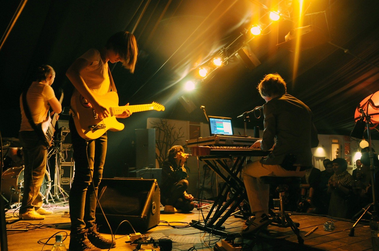 Группа InWhite концерт в Москве Мария Теряева, Юлия Крюкова, Дмитрий Емельянов