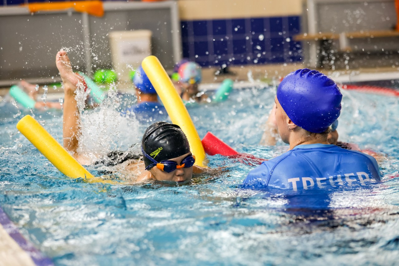 Фотосъёмка тренировки по плаванию. Спортивный фотограф Зянтереков Антон