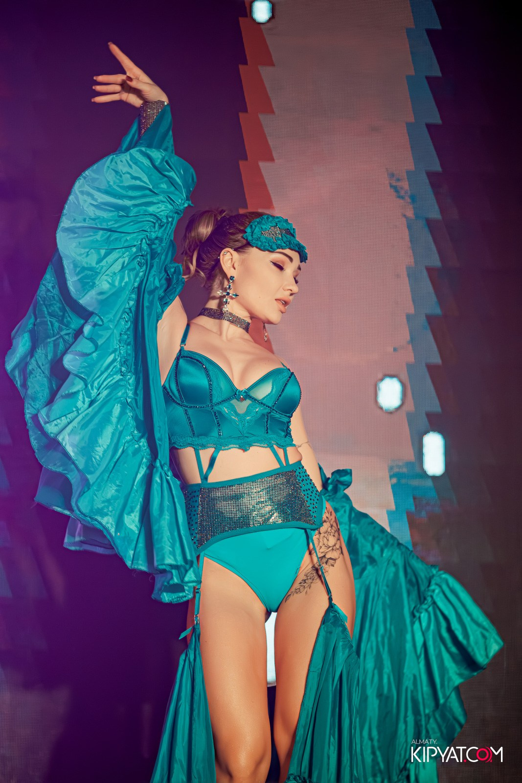 FITNESS ЁЛКА в ночном клубе SANTA BARBARA. КИПЯТКОМ АЛМАТЫ!