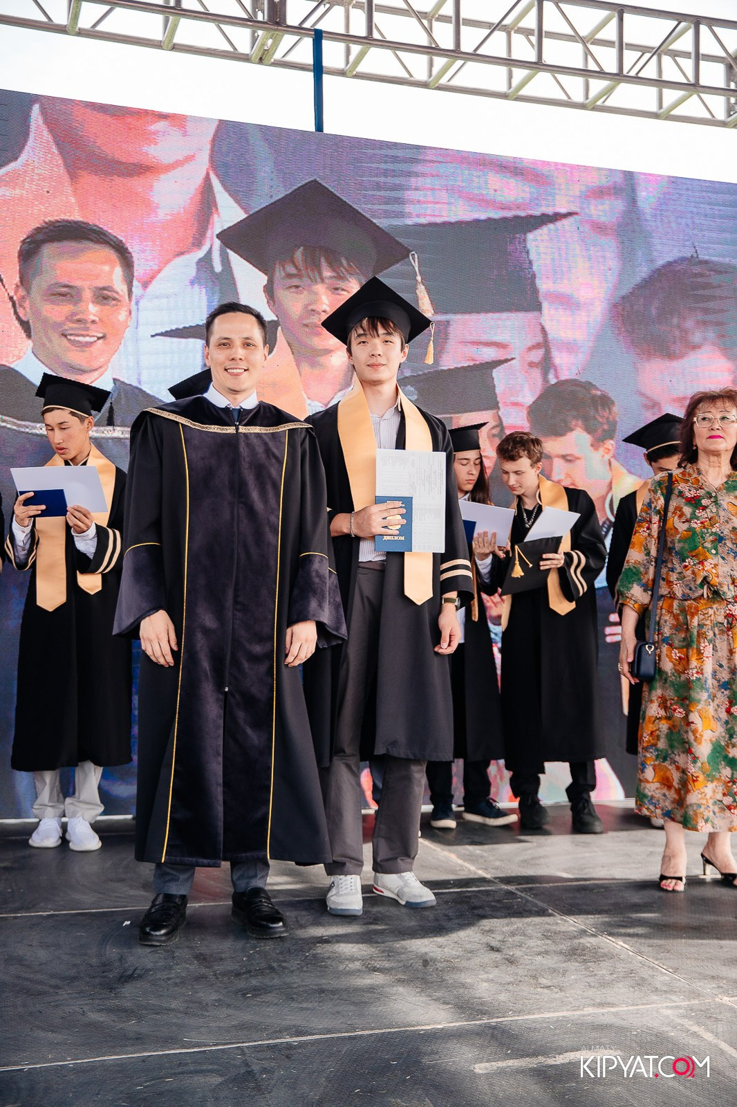 ВРУЧЕНИЕ ДИПЛОМОВ — НАРХОЗ КОЛЛЕДЖ. Part 3. КИПЯТКОМ АЛМАТЫ!