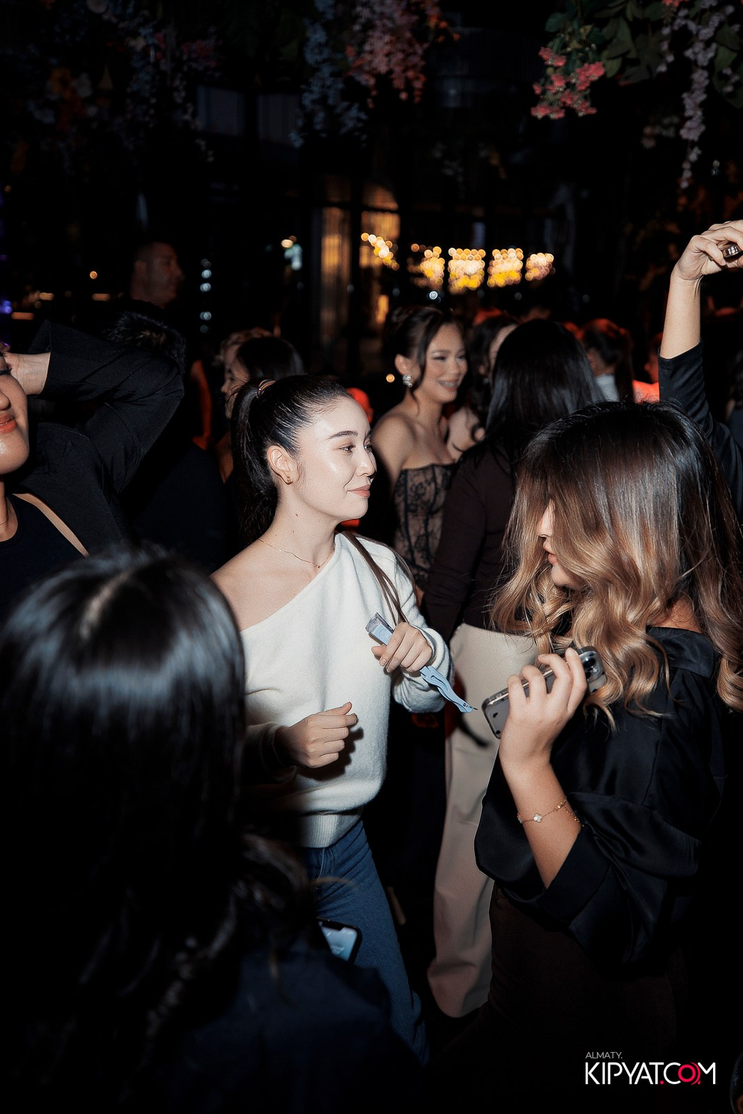 FRIENDS BAR & TERRACE. КИПЯТКОМ АЛМАТЫ!