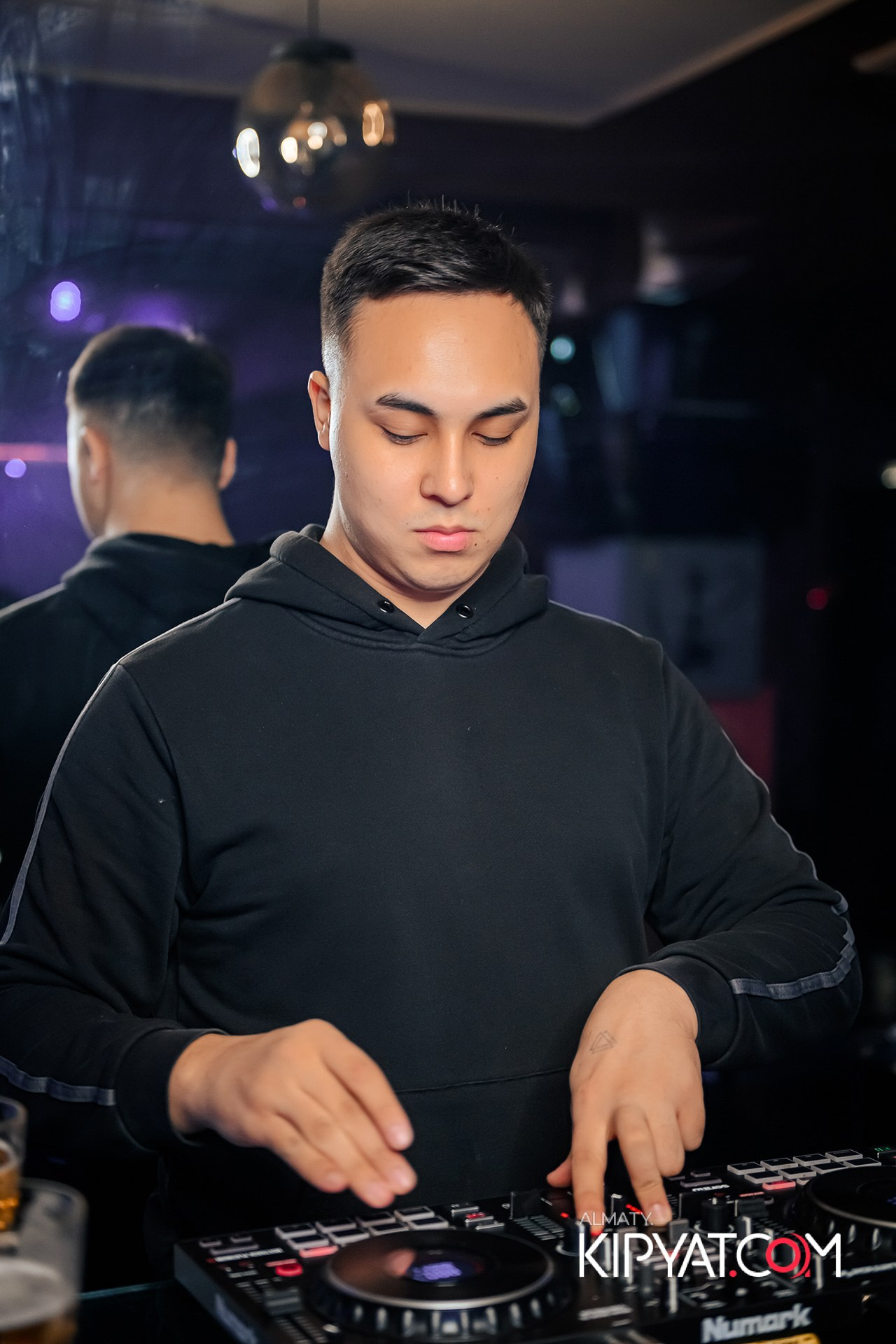 DOS 1 BAR. КИПЯТКОМ АЛМАТЫ!