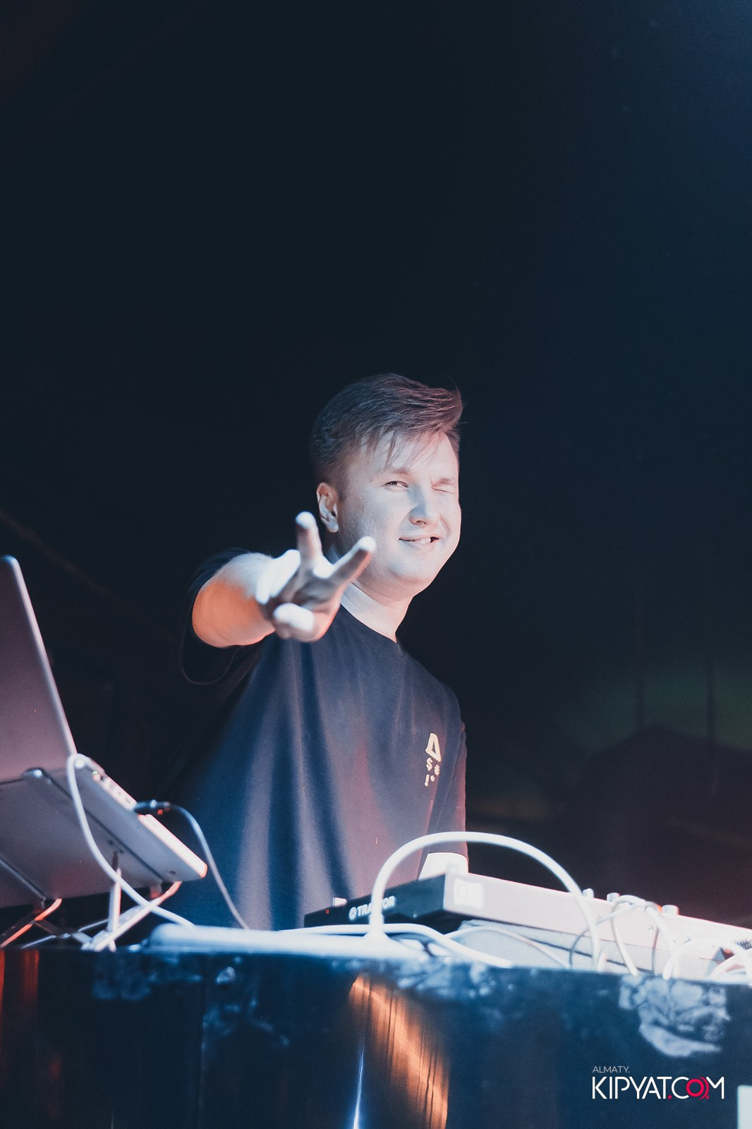 UYAT EMES BAR. КИПЯТКОМ АЛМАТЫ!