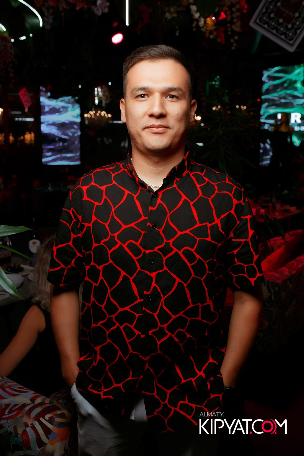 FRIENDS BAR & TERRACE. КИПЯТКОМ АЛМАТЫ!