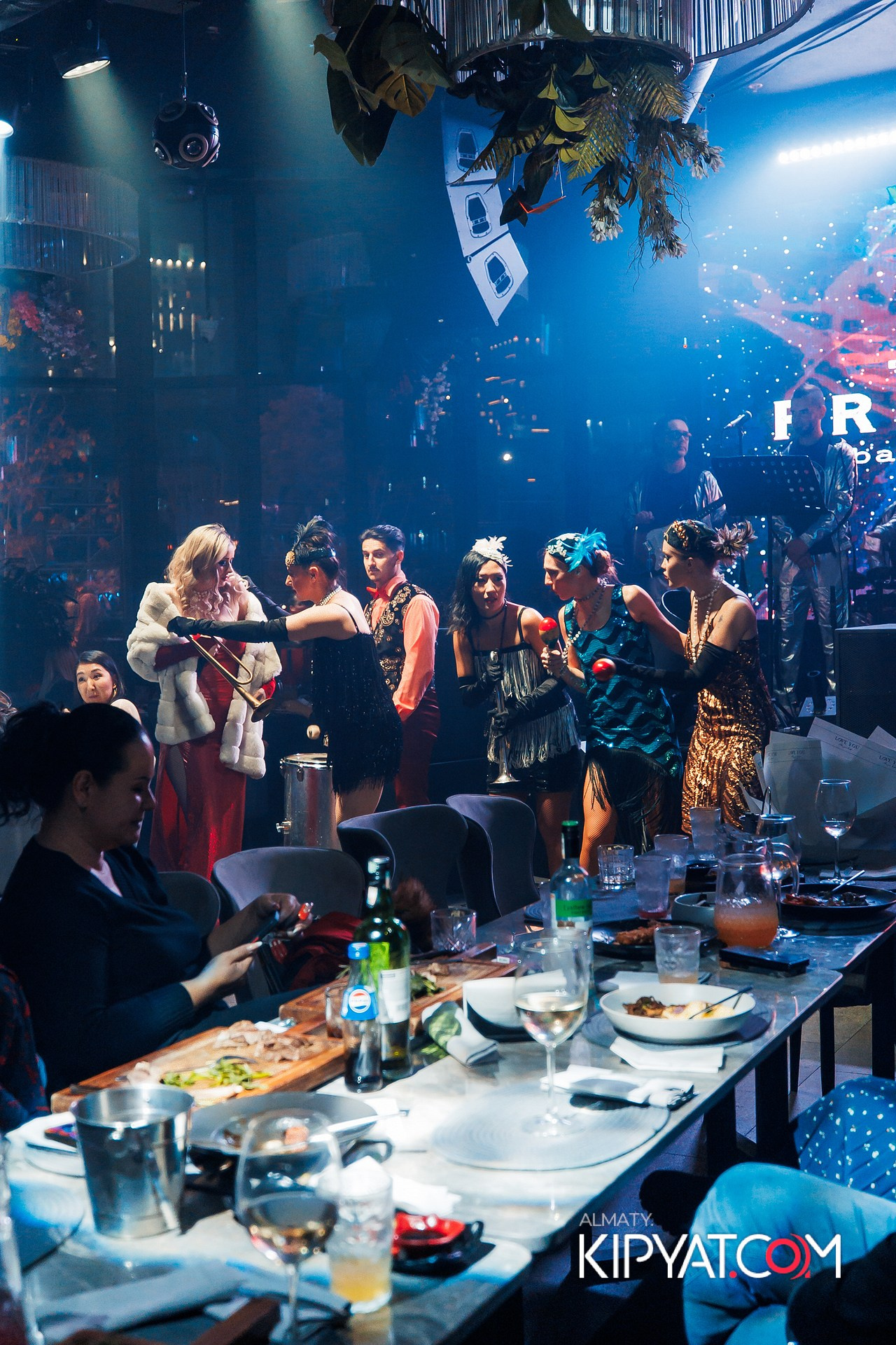 FRIENDS BAR & TERRACE. КИПЯТКОМ АЛМАТЫ!