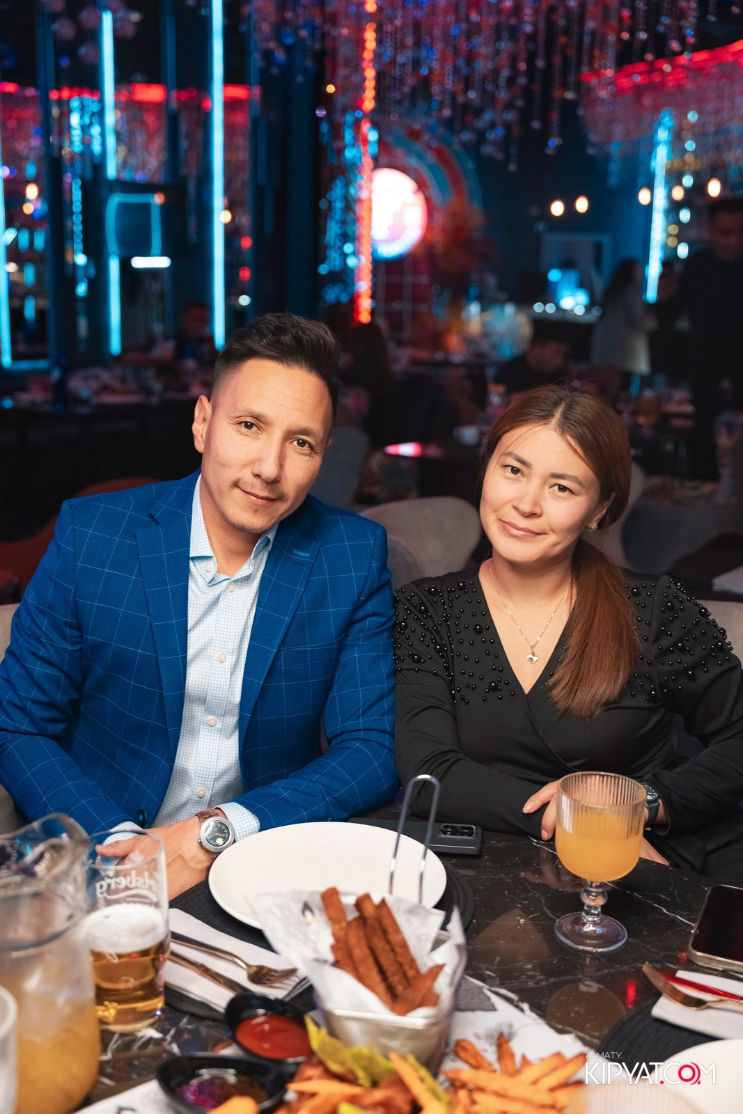 FRIENDS BAR & TERRACE. КИПЯТКОМ АЛМАТЫ!