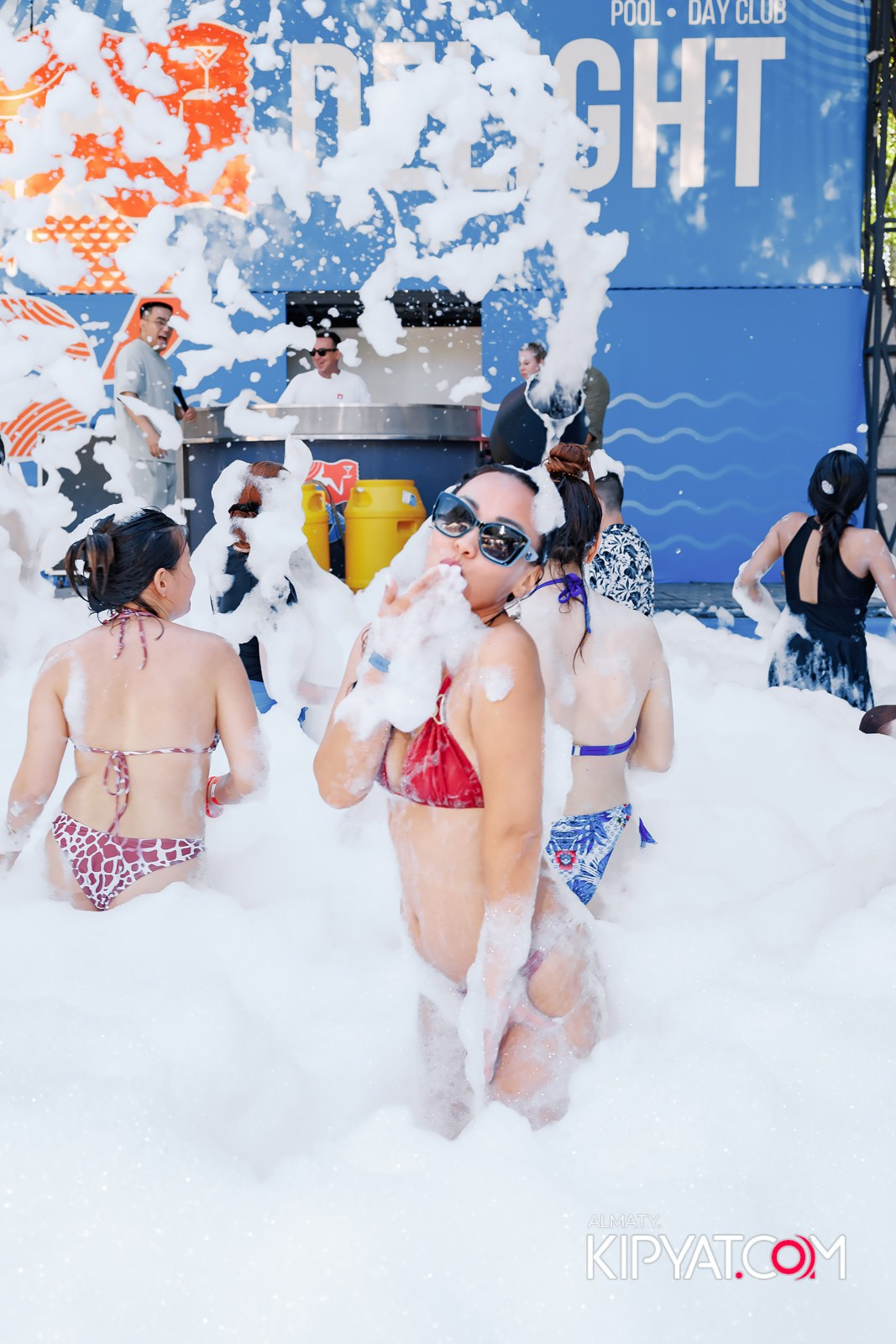 ПЕННАЯ ВЕЧЕРИНКА/ДЫМОВОЕ ШОУ/БАССЕЙН DELIGHT POOL. КИПЯТКОМ АЛМАТЫ!