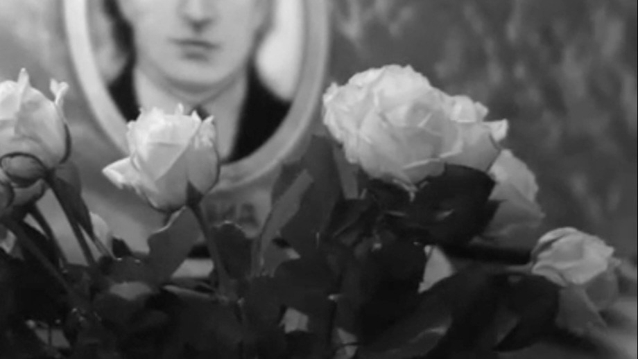 Ничего не было видно и приходилось прислушиваться. Художественная группа «Нежные Бабы»