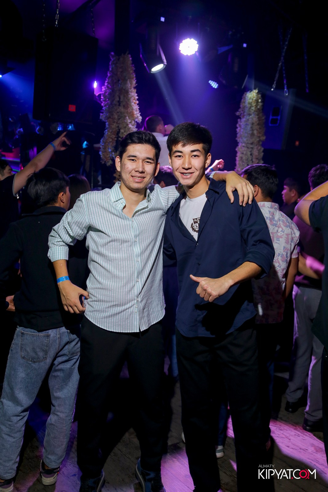 UYAT EMES BAR. КИПЯТКОМ АЛМАТЫ!