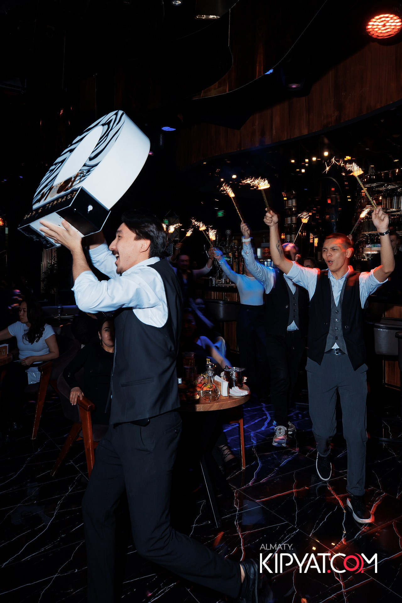 MOOD KARAOKE & TERRACE. КИПЯТКОМ АЛМАТЫ!