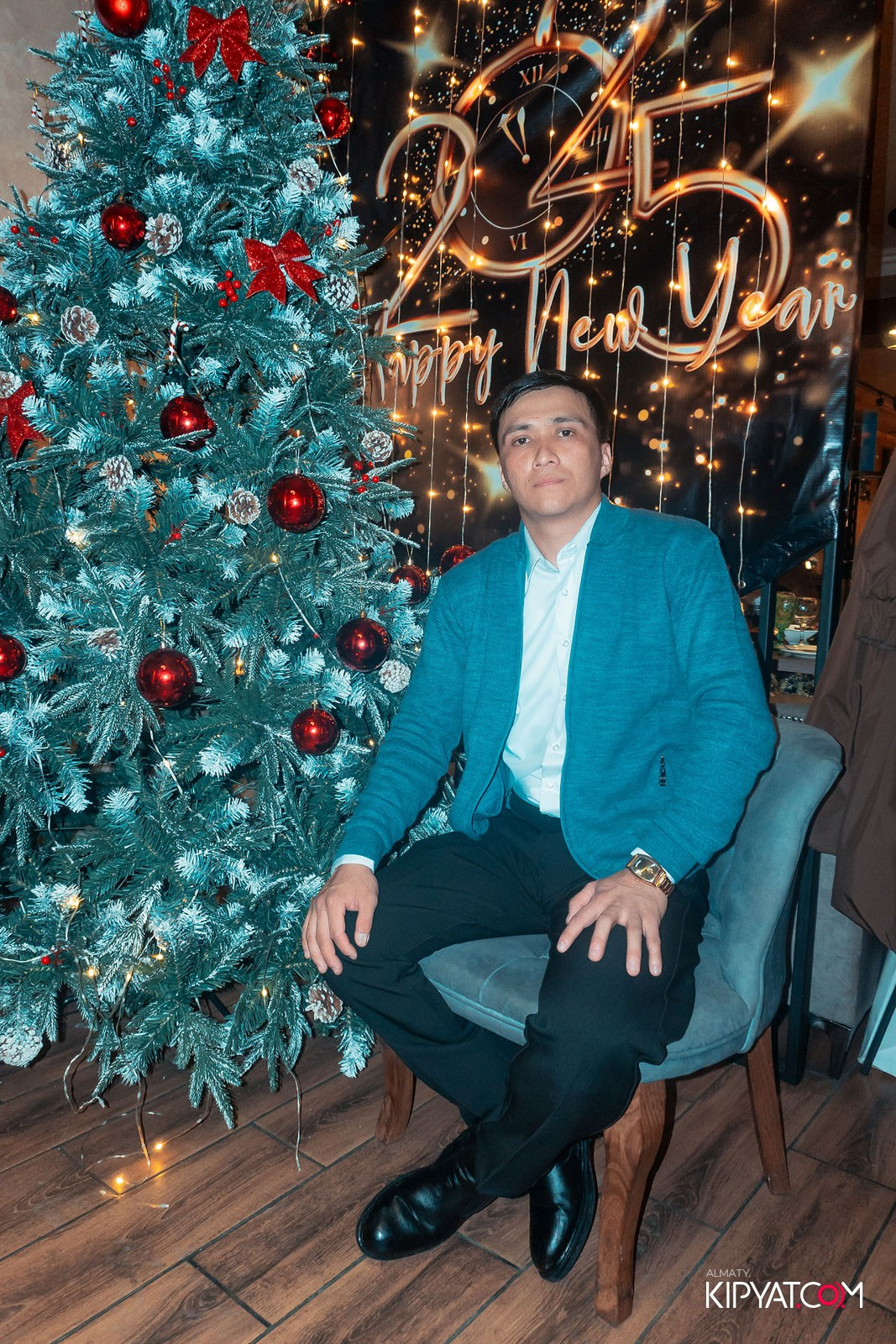 КАФЕ ЖАСМИН НА МОМЫШУЛЫ. КИПЯТКОМ АЛМАТЫ!