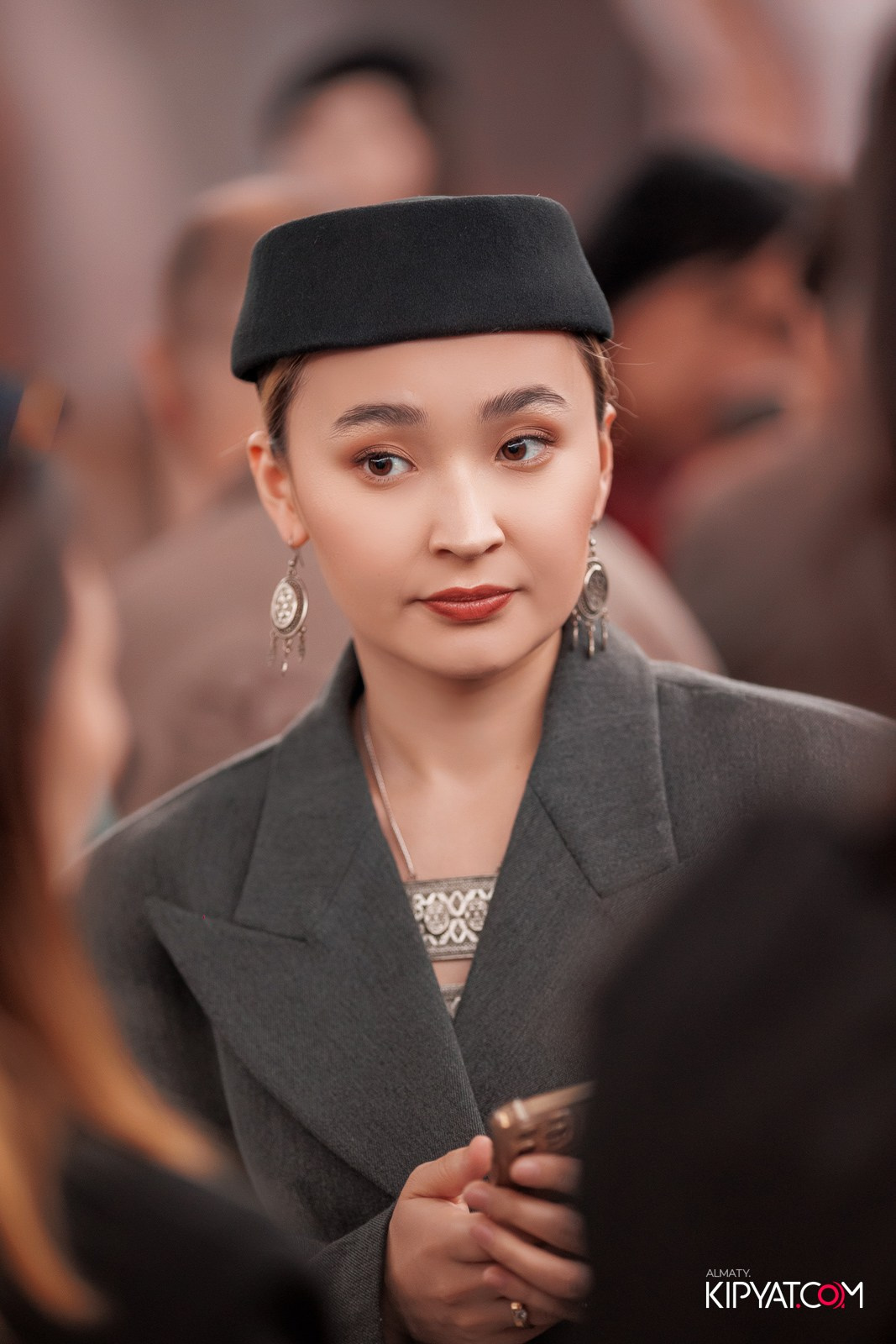 FASHION ПОКАЗ, КАЗАХСКОЙ НАЦИОНАЛЬНОЙ ОДЕЖДЫ. КИПЯТКОМ АЛМАТЫ!