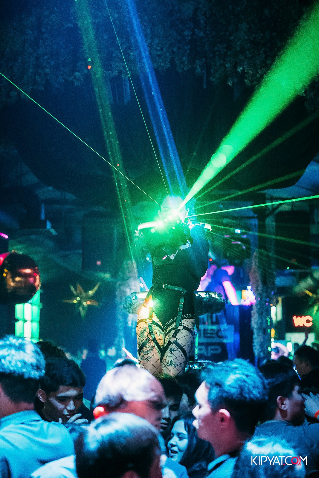 UYAT ЕМES BAR. КИПЯТКОМ АЛМАТЫ!