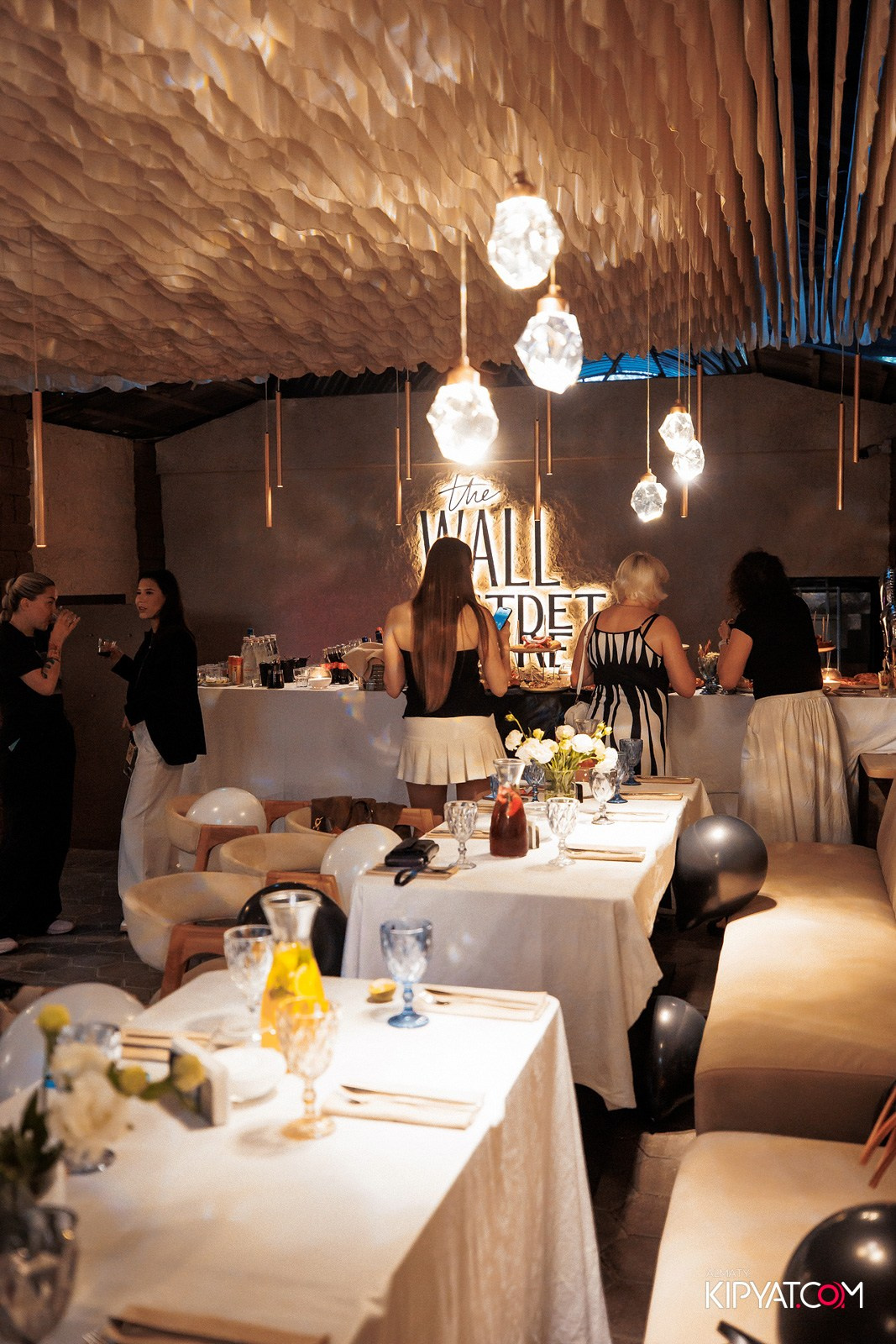 THE WALL STREET. КИПЯТКОМ АЛМАТЫ!