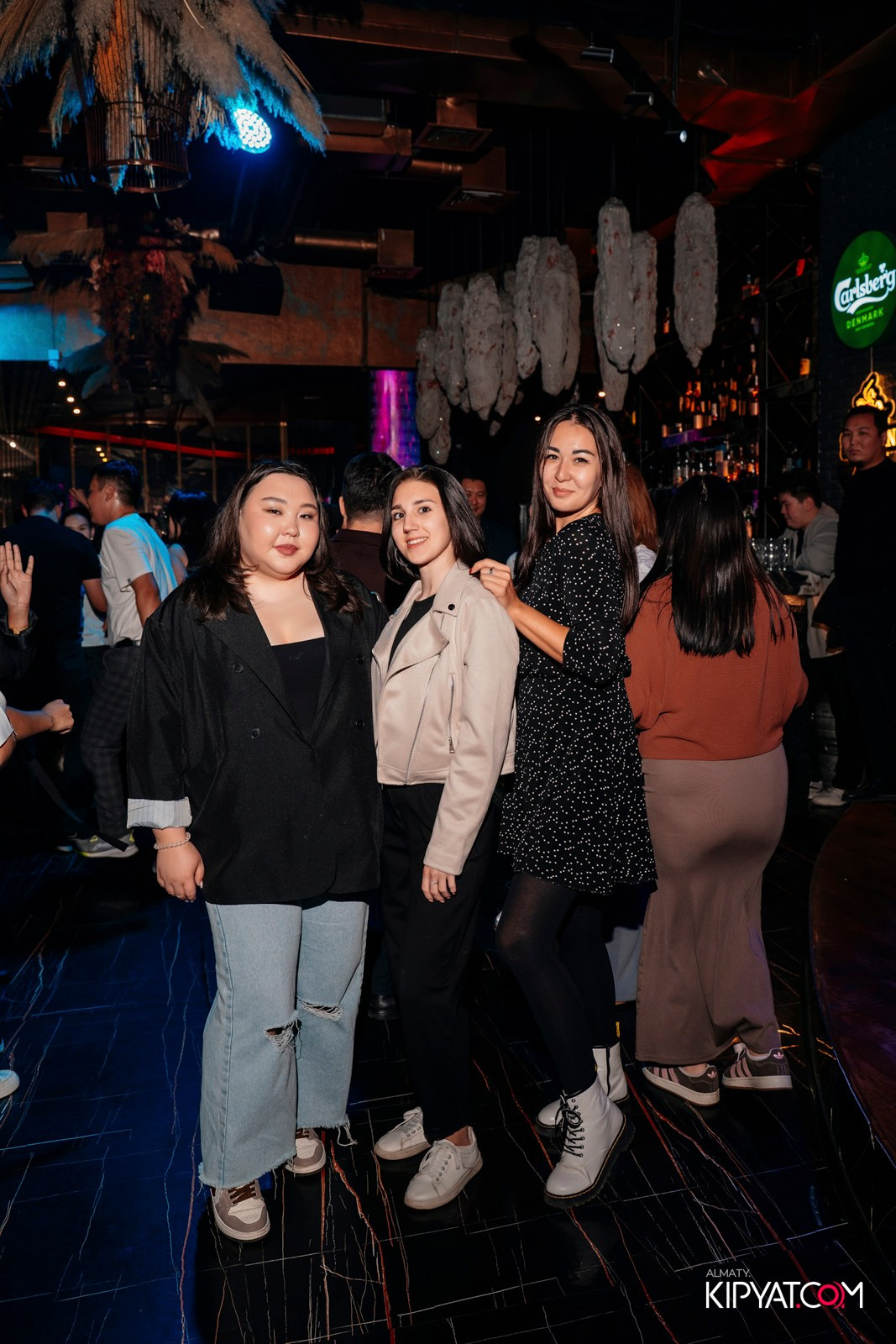 БАР ПАНАЕХАЛИ НА ТОЛЕ БИ. КИПЯТКОМ АЛМАТЫ!