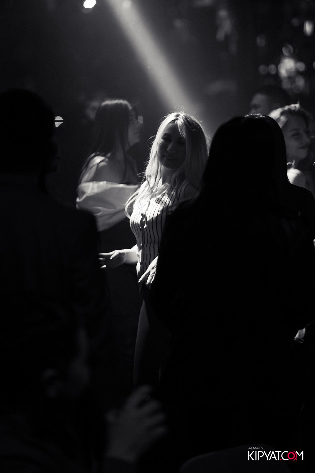 FRIENDS BAR & TERRACE. КИПЯТКОМ АЛМАТЫ!