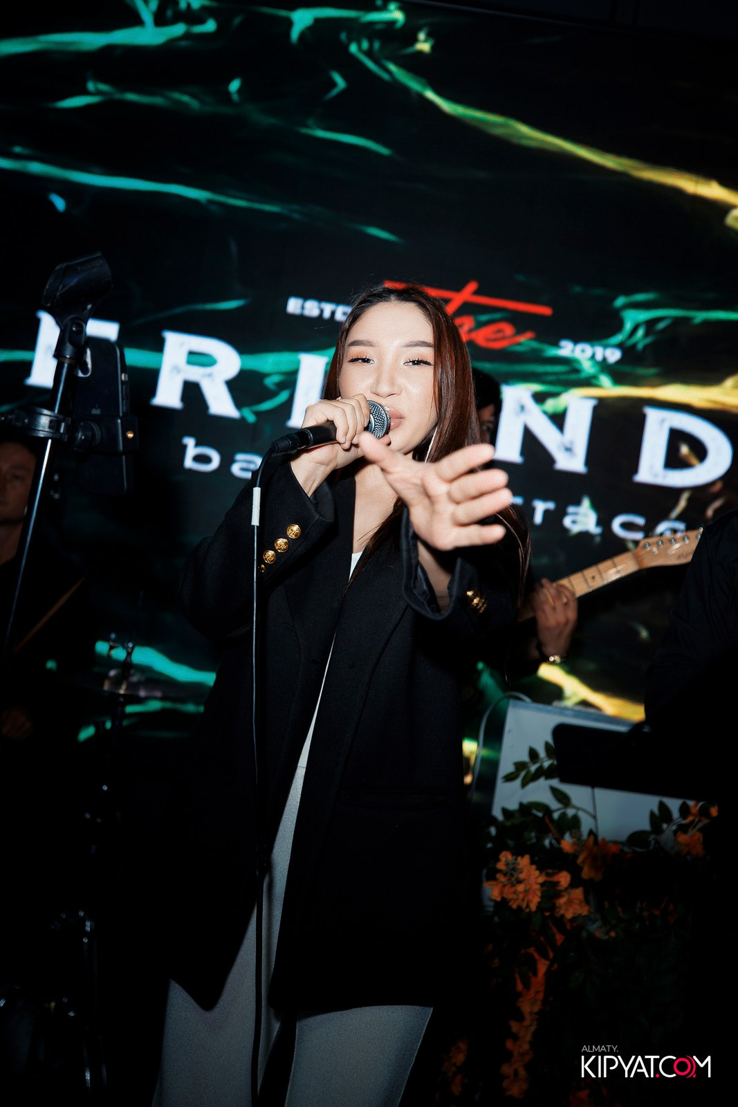 FRIENDS BAR & TERRACE. КИПЯТКОМ АЛМАТЫ!