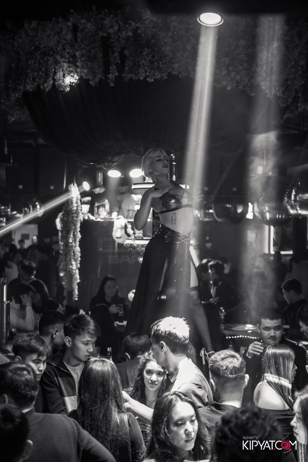 UYAT EMES BAR. КИПЯТКОМ АЛМАТЫ!