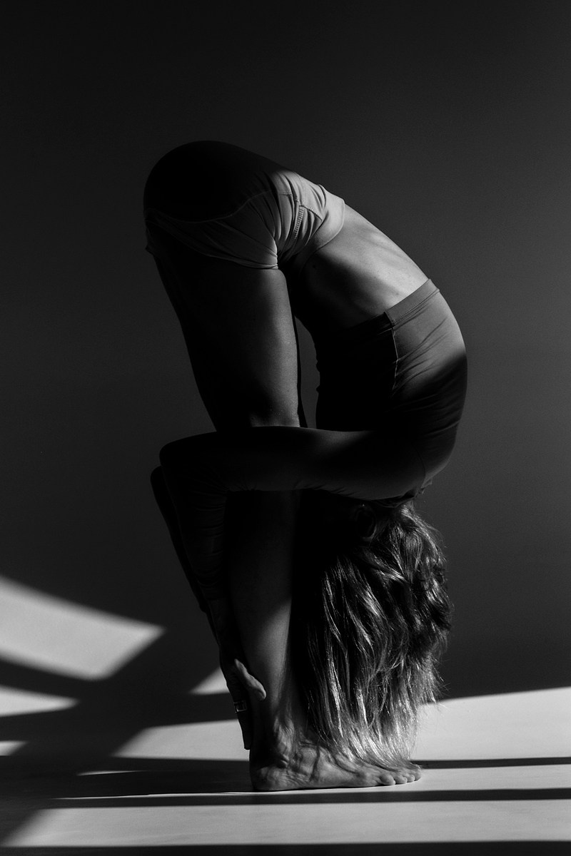 Преподаватель йоги. Эротико-драматический фотограф Маруся Скоробогатова