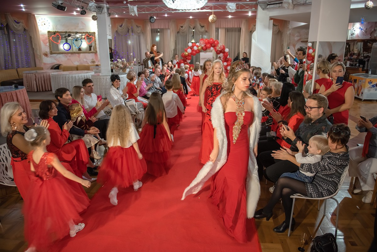 Выпускной в детской школе моделей HAPPYkids 2024. Семейный и коммерческий фотограф в Сочи Александр Бодунов