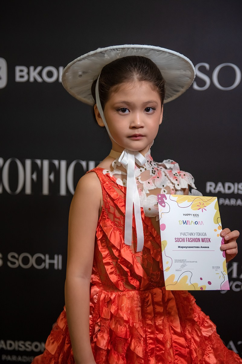 SochiFashionWeek2024 дизайнер Анохина Светлана. Семейный и коммерческий фотограф в Сочи Александр Бодунов