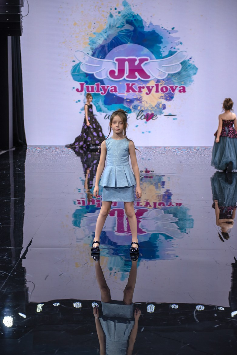SochiFashionWeek2024 дизайнер Юлия Крылова. Семейный и коммерческий фотограф в Сочи Александр Бодунов