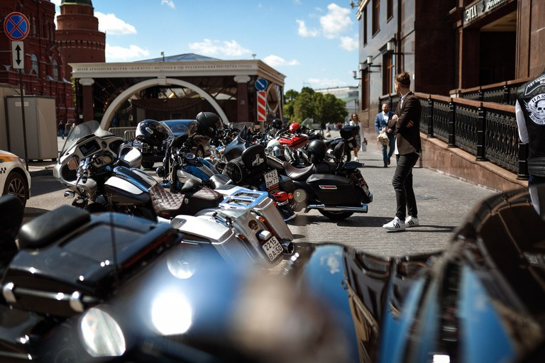 Свадьба байкеров в ресторане «Дворянское гнездо». Kirillova Studio — мастерская декора и событий Юли Кирилловой