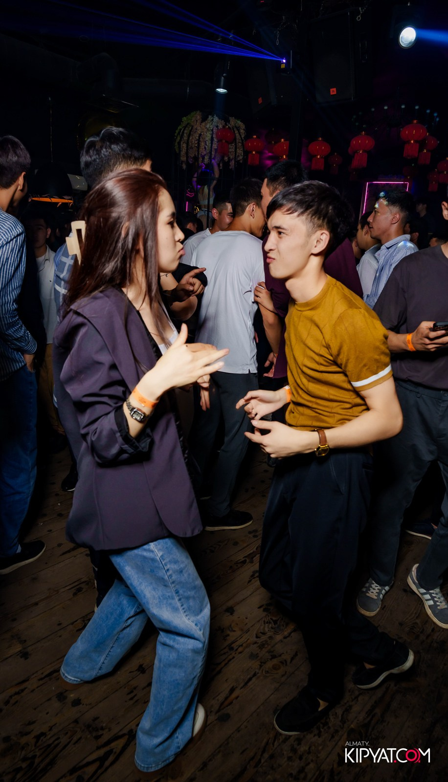 UYAT EMES BAR. КИПЯТКОМ АЛМАТЫ!