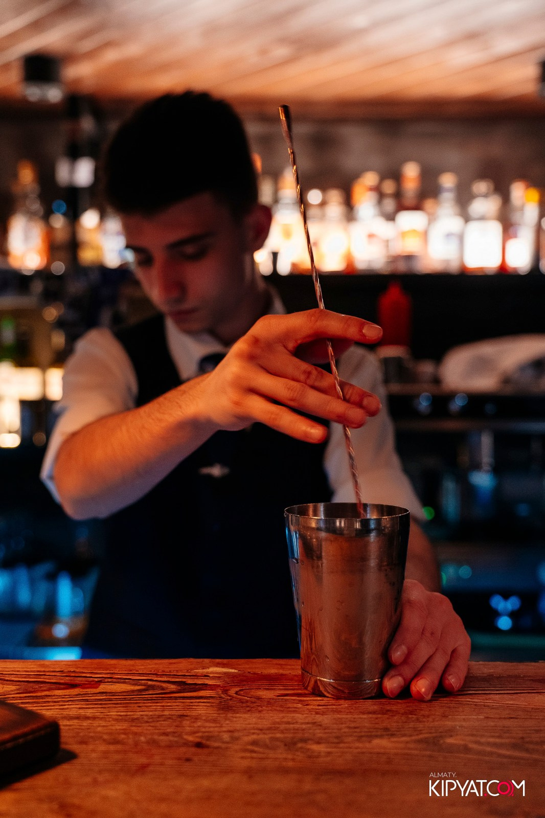 РЕСТО-БАР СКАНДАЛИСТЪ. КИПЯТКОМ АЛМАТЫ!