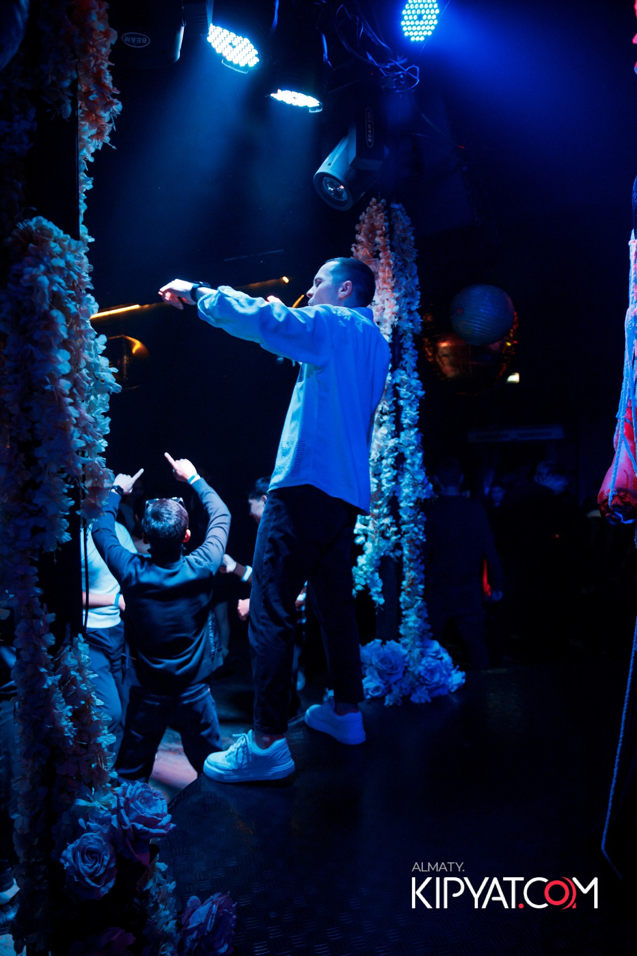 UYAT EMES BAR. КИПЯТКОМ АЛМАТЫ!