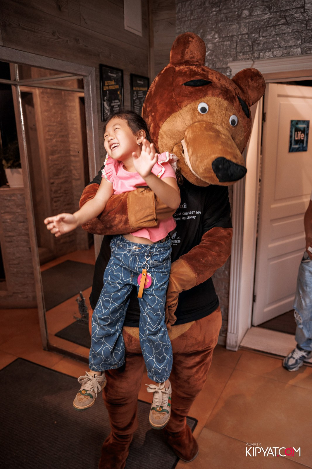 УХО И МЕДВЕДЬ НА ГАГАРИНА. КИПЯТКОМ АЛМАТЫ!