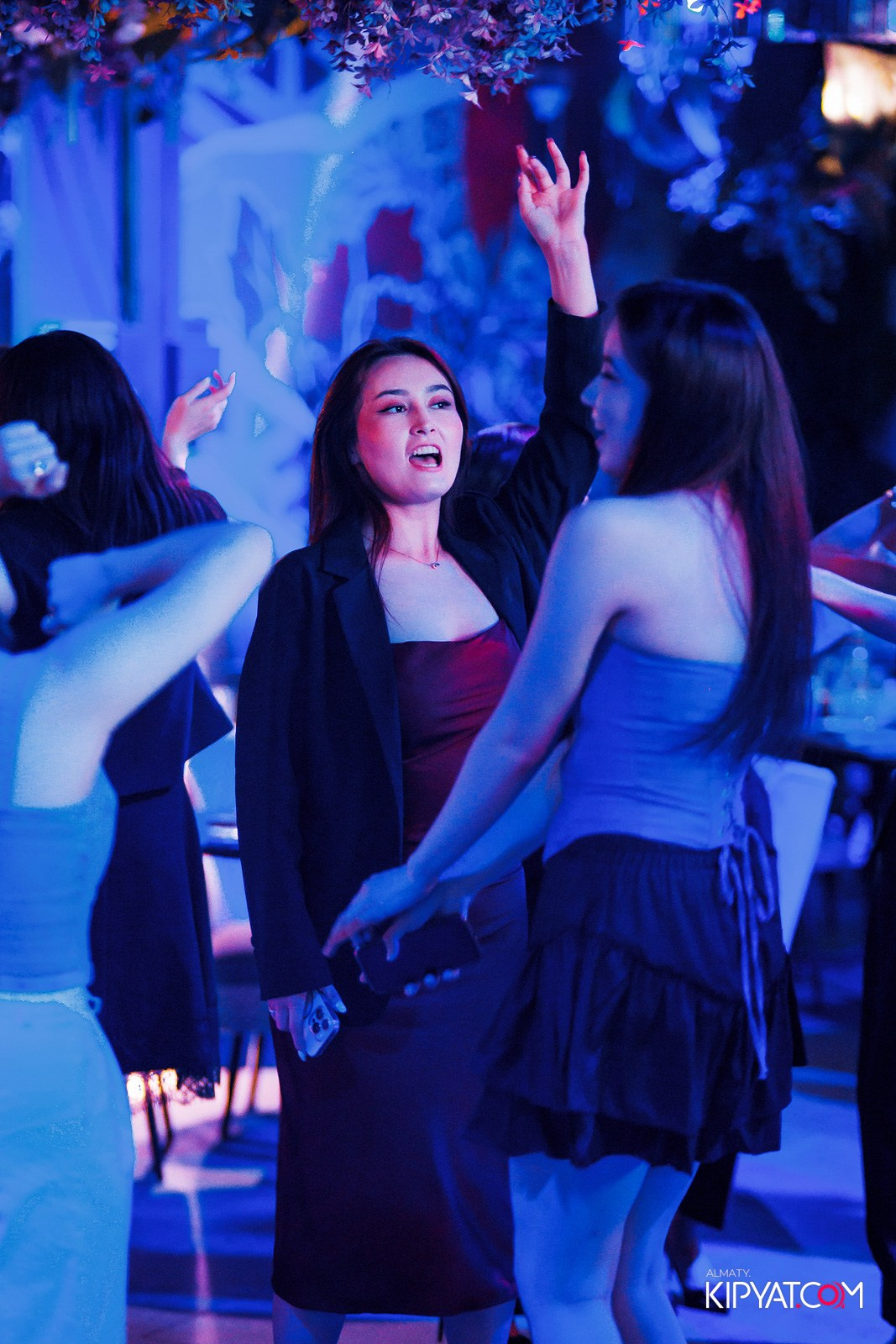 FRIENDS BAR & TERRACE. КИПЯТКОМ АЛМАТЫ!