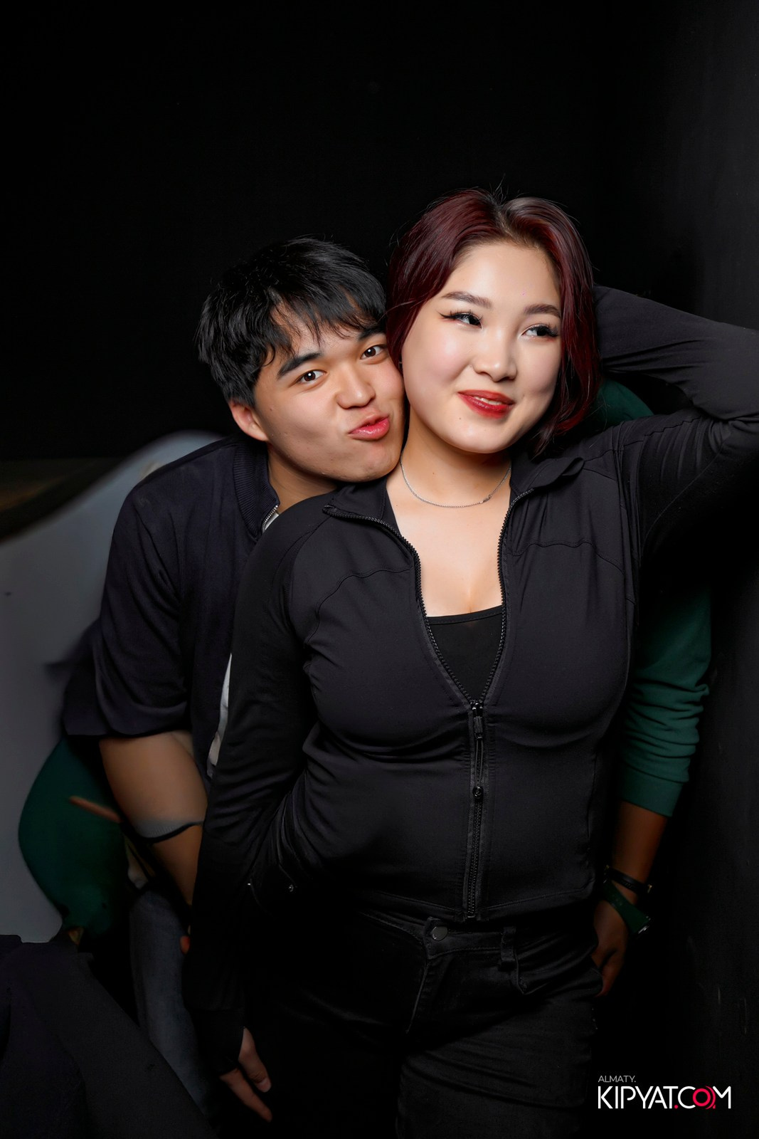 UYAT EMES BAR. КИПЯТКОМ АЛМАТЫ!