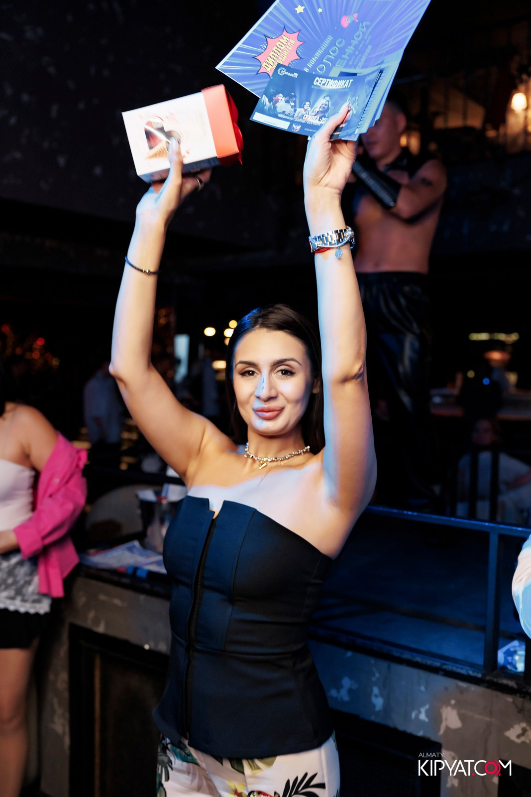 МУЗЫКАЛЬНОЕ ЛОТО В HIT RETRO. КИПЯТКОМ АЛМАТЫ! Фотосъемка мероприятий в Алматы