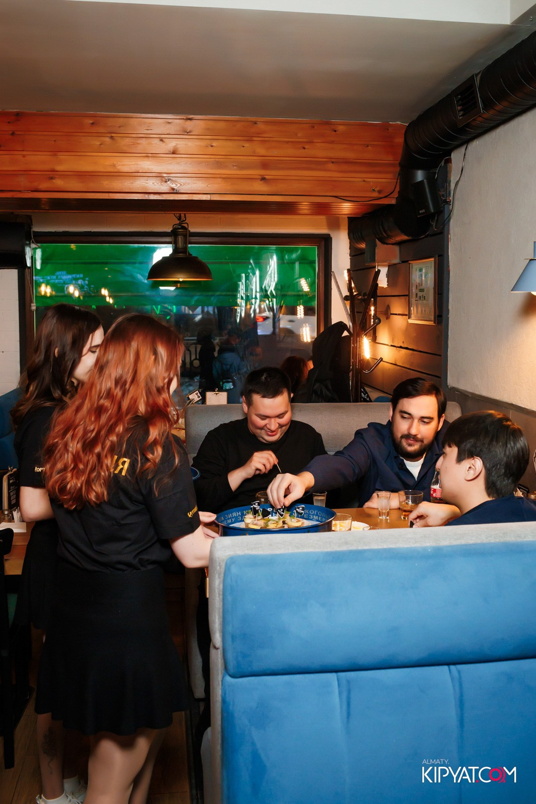 ПИНТА НА НАЗАРБАЕВА. КИПЯТКОМ АЛМАТЫ! Фотосъемка мероприятий в Алматы