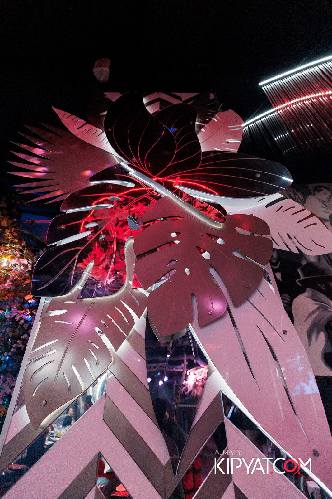 FRIENDS BAR & TERRACE. КИПЯТКОМ АЛМАТЫ!