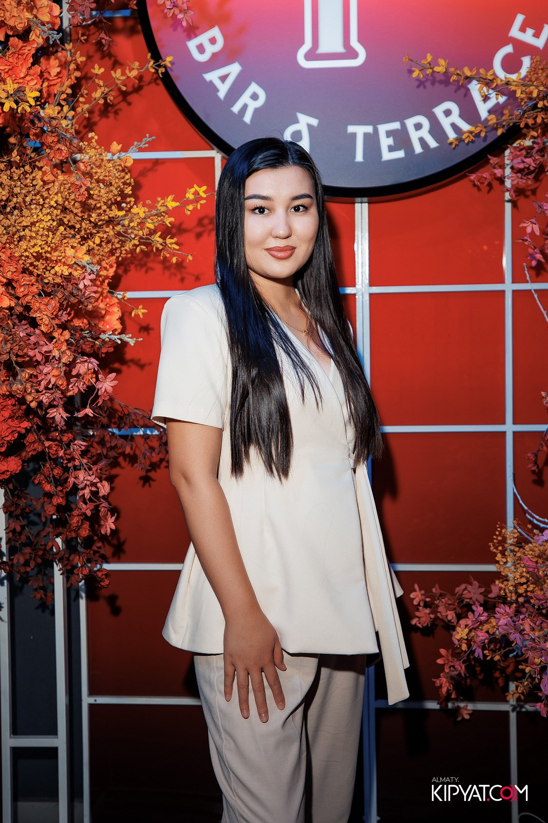 FRIENDS BAR & TERRACE. КИПЯТКОМ АЛМАТЫ!