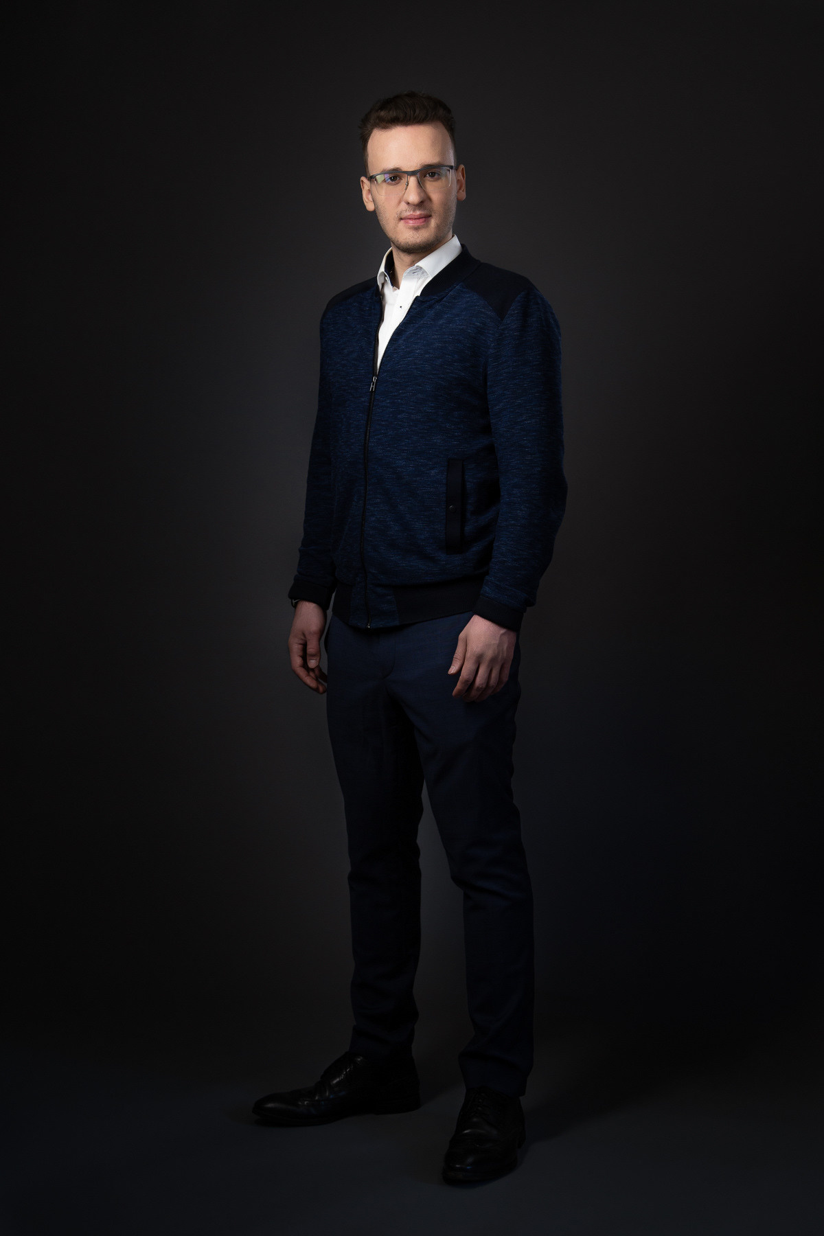 Классический деловой портрет. Бизнес-портрет | Хедшот-фотограф | Студия делового портрета в Москве