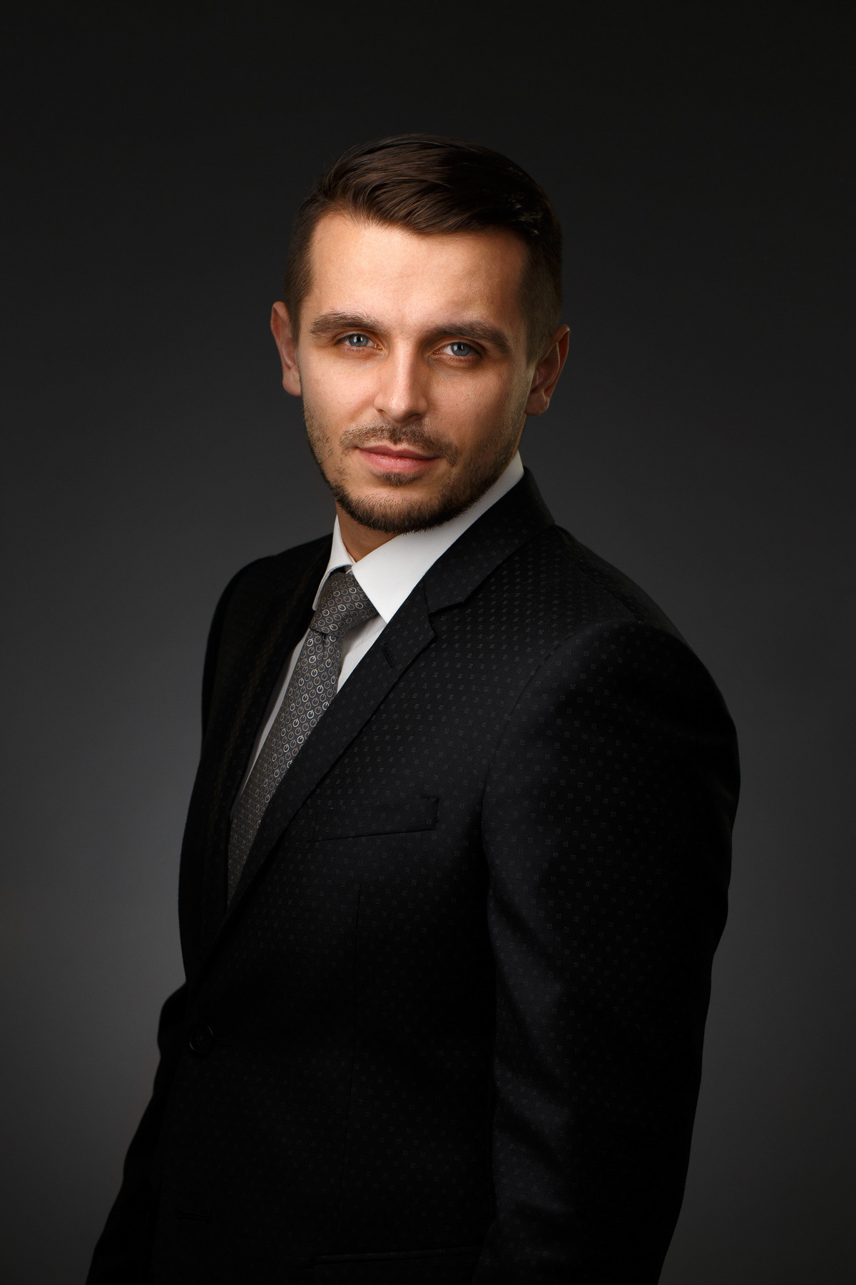 Классический деловой портрет. Бизнес-портрет | Хедшот-фотограф | Студия делового портрета в Москве