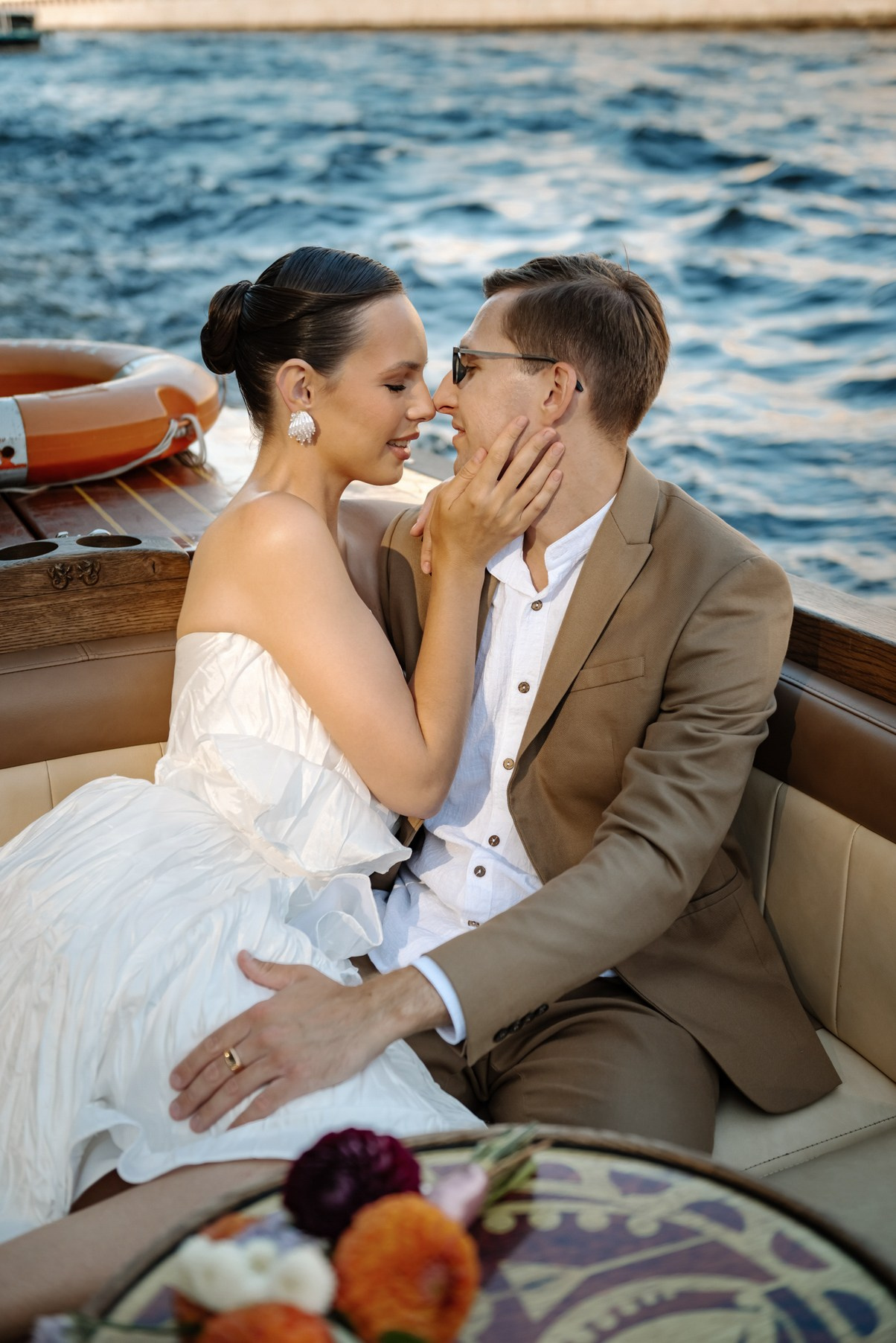 Свадьба на катере. Свадебный и сеейный фотограф в Санкт-Петербурге Елена Худякова