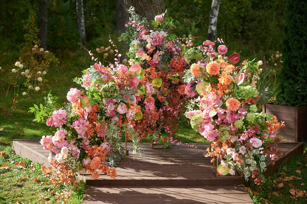 Декор Джуси роуз. Подрядчики и друзья сети свадебных площадок House for wedding