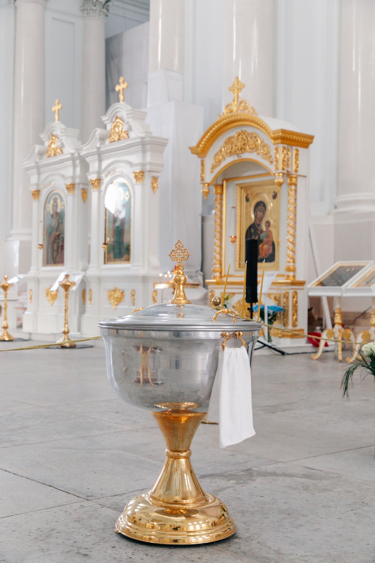 Крещение ребенка в Смольном соборе СПб. Фотограф крещение венчание в Петербурге! Помогает подобрать храм и посоветовал душевного батюшку в СПб