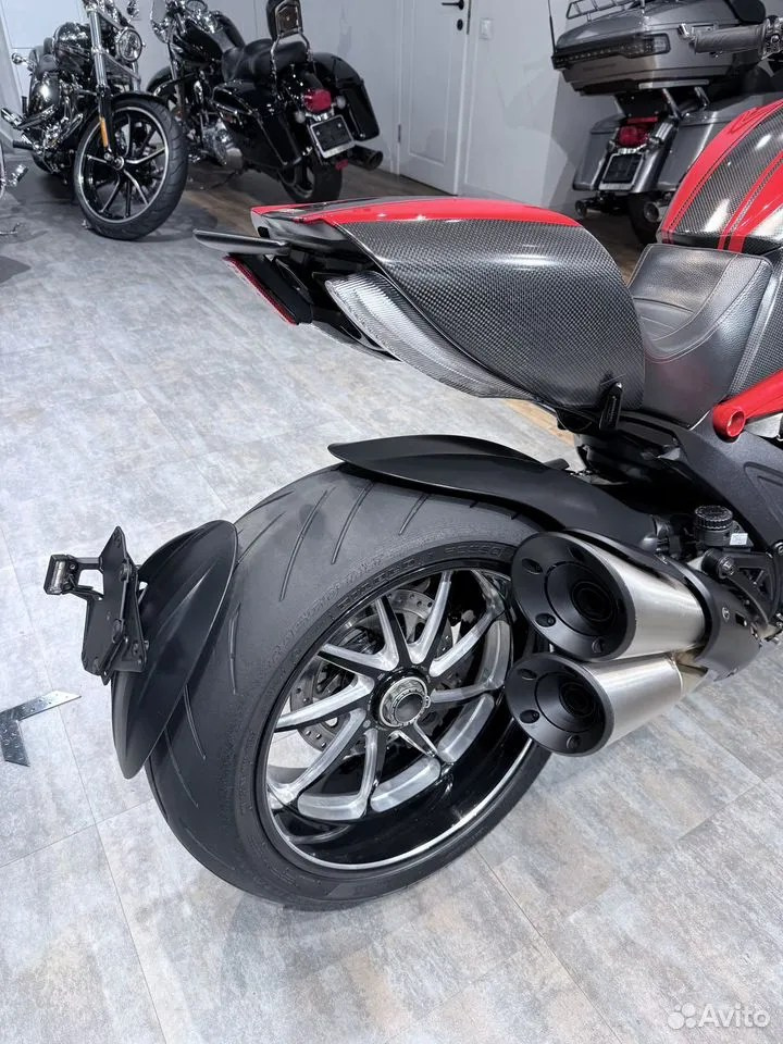 Купить 2015 Ducati Diavel Red Carbon — подробнее на сайте. Hello Davidson, Москва. Только хорошие мотоциклы…