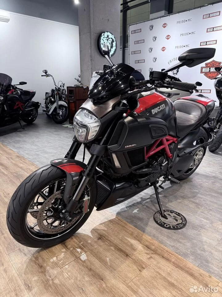 Купить 2015 Ducati Diavel Red Carbon — подробнее на сайте. Hello Davidson, Москва. Только хорошие мотоциклы…
