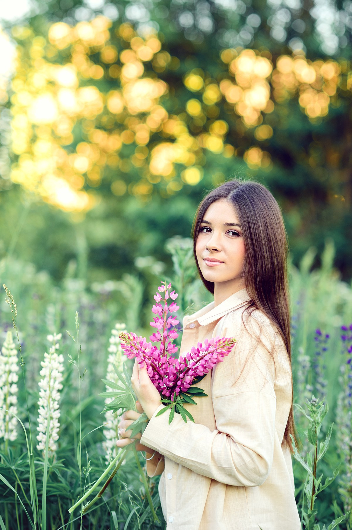 фотосессия в люпиновом поле на закате